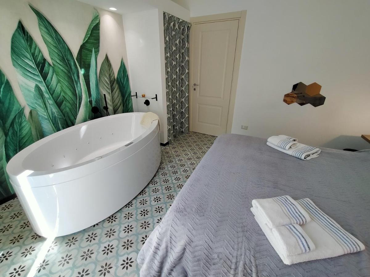 Sonnino Suite Jacuzzi Apartment Μπάρι Εξωτερικό φωτογραφία